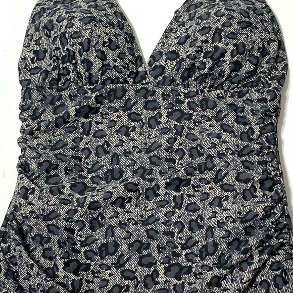 Black and White Speckled One-Piece Swimsuit with Skirted Bottom - Picture 5 of 12